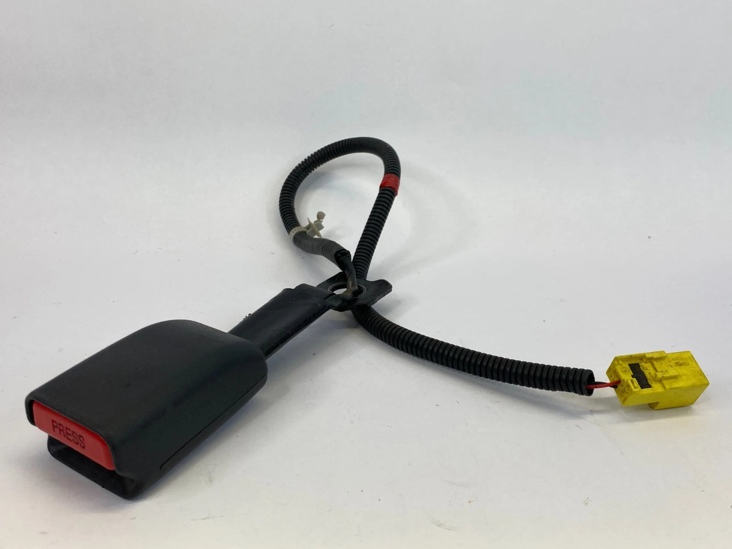 2010-2013 KIA SOUL FRONT RIGHT PASSENGER SIDE SEAT BELT BUCKLE END ASSEMBLY OEM
