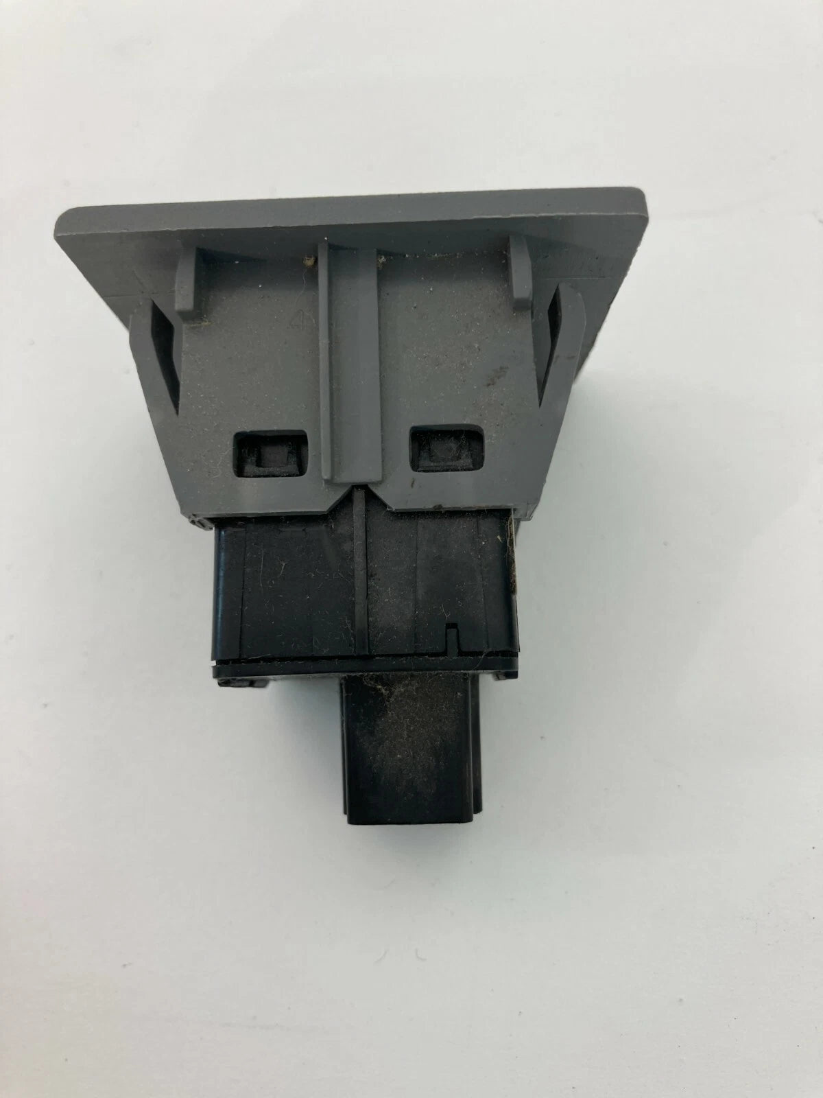 2008-2010 CHRYSLER TOWN & COUNTRY POWER INVERTER SWITCH BUTTON BEZEL TRIM OEM