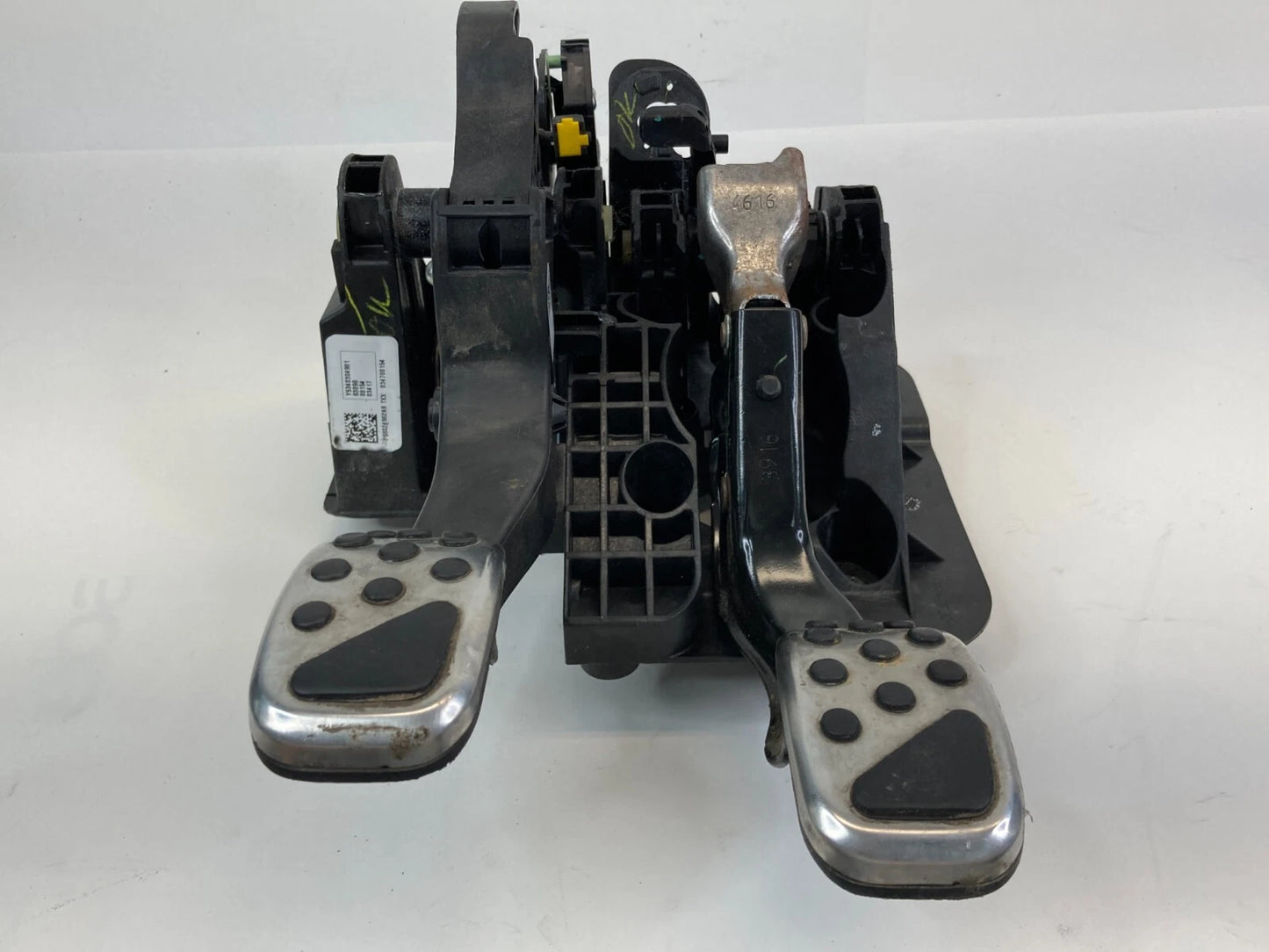 12-19 FIAT 500 1.4L MANUAL BRAKE STOP & CLUTCH FOOT PEDAL ASSEMBLY P68324962AB