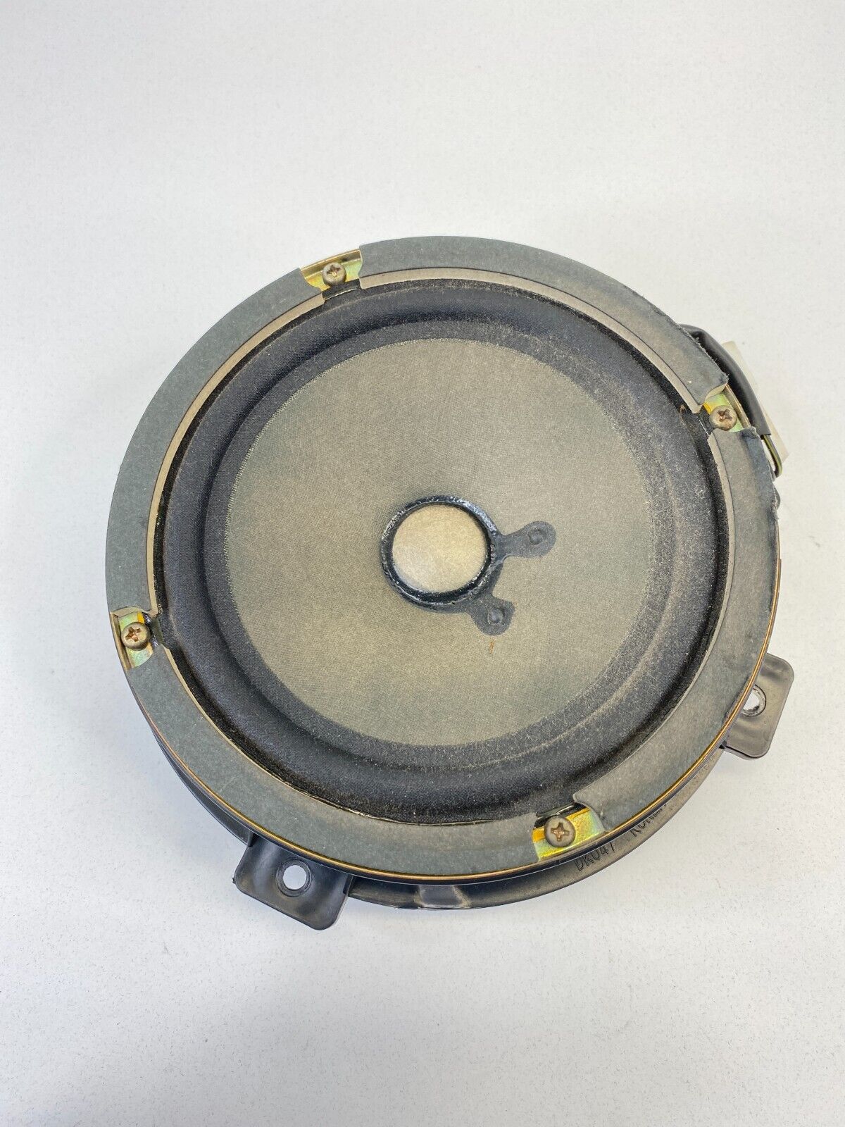 2002-2005 Hyundai Sonata Front Right Door Speaker Audio 96330-3D700 OEM