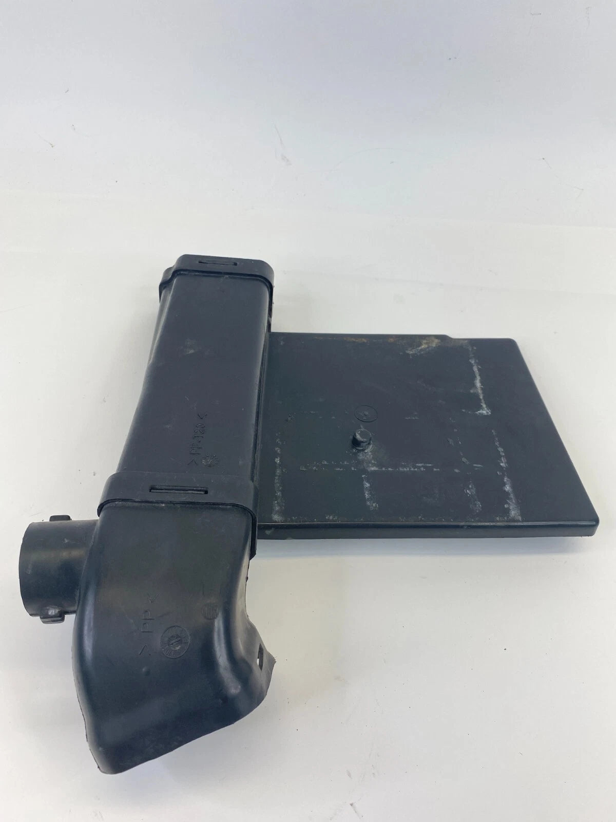 2007-2012 NISSAN SENTRA 2.0L L4 AIR CLEANER INTAKE LOWER DUCT ASSEMBLY OEM