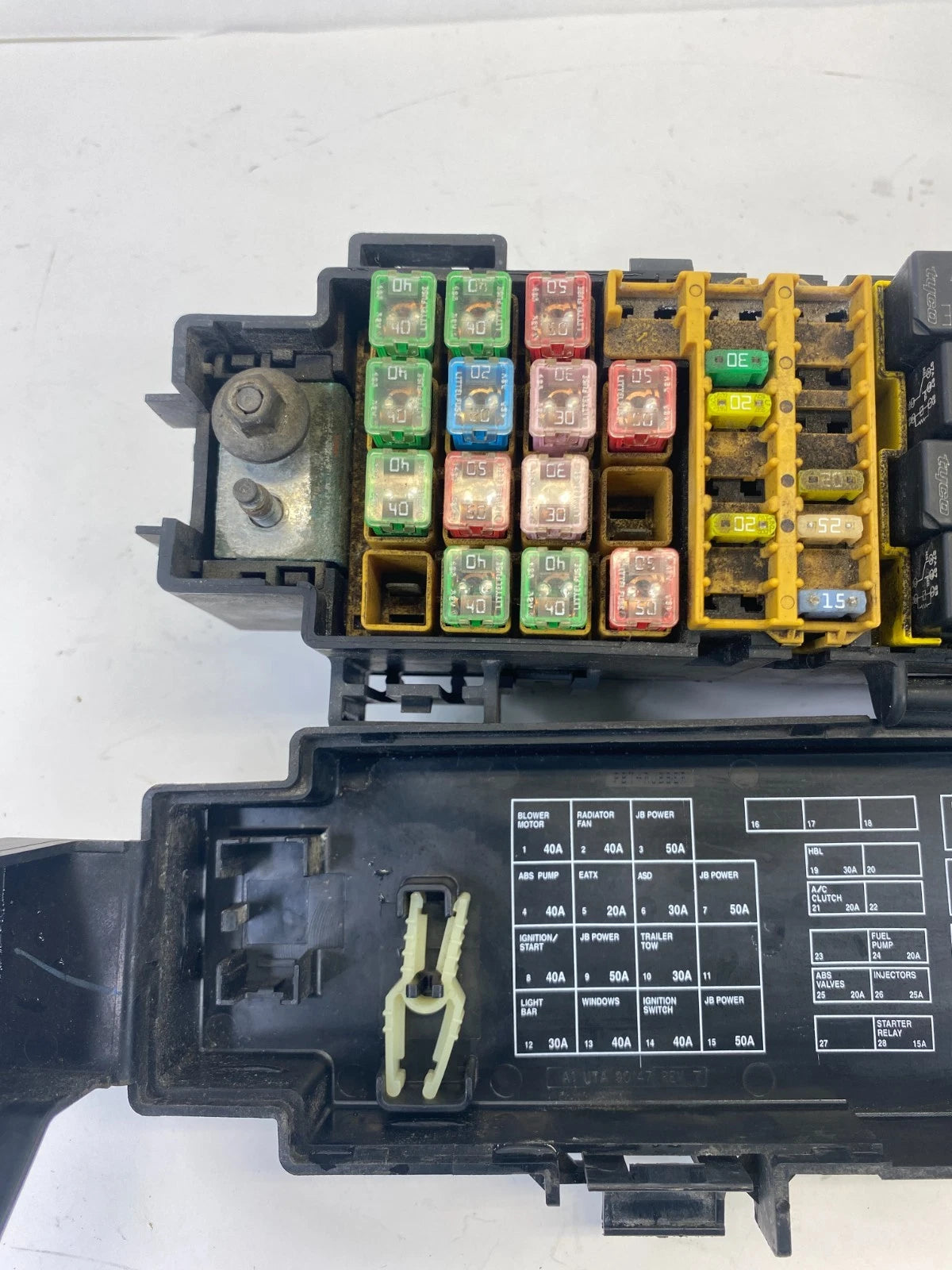 2005-2007 JEEP LIBERTY INTERIOR CABIN FUSE BOX JUNCTION BLOCK 56047664AD OEM