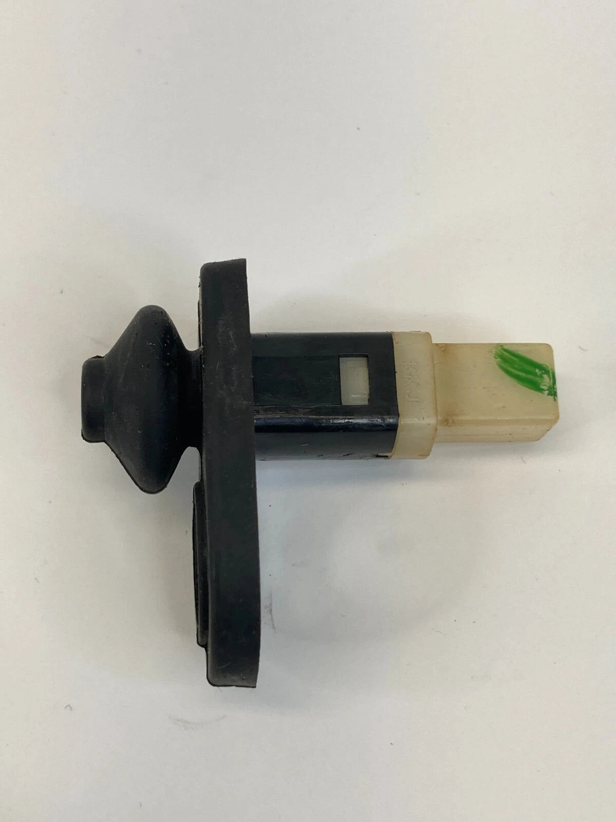 2007-2015 HYUNDAI SONATA LEFT OR RIGHT COURTESY LIGHT DOOR AJAR JAMB SWITCH OEM
