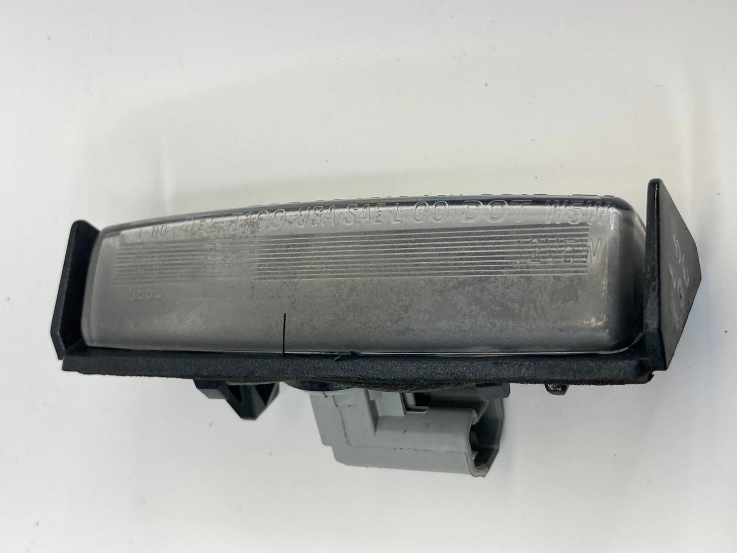 2004-2010 Toyota Sienna Rear Trunk Lid Left Or Right License Plate Light Lamp