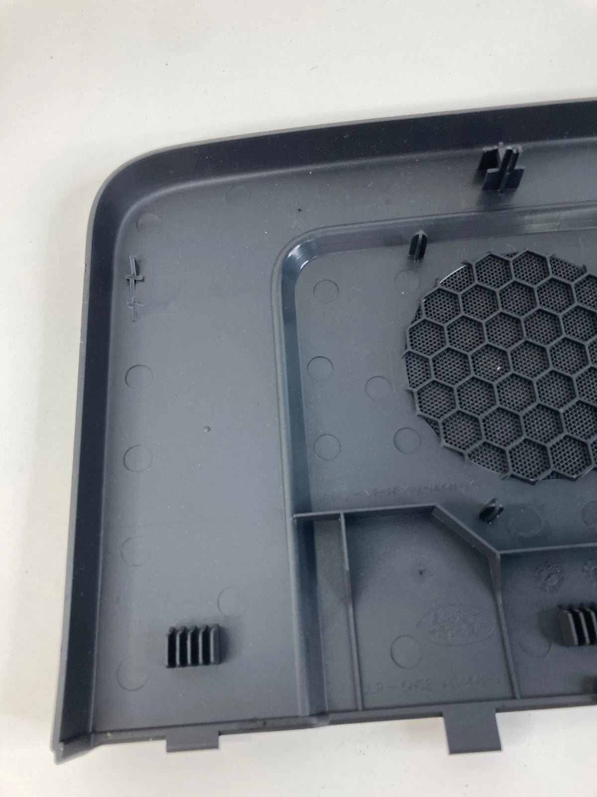 2008-2015 LAND ROVER LR2 CENTER DASH SPEAKER COVER BEZEL TRIM 6H52-A04441-AE OEM
