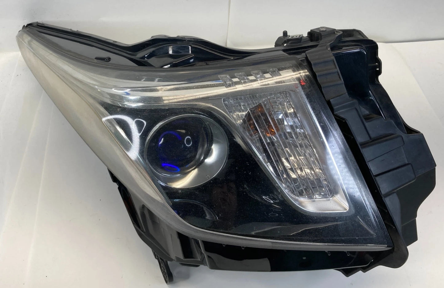 2013-2019 CADILLAC ATS FRONT LEFT DRIVER HEADLIGHT HEADLAMP HALOGEN 23180169