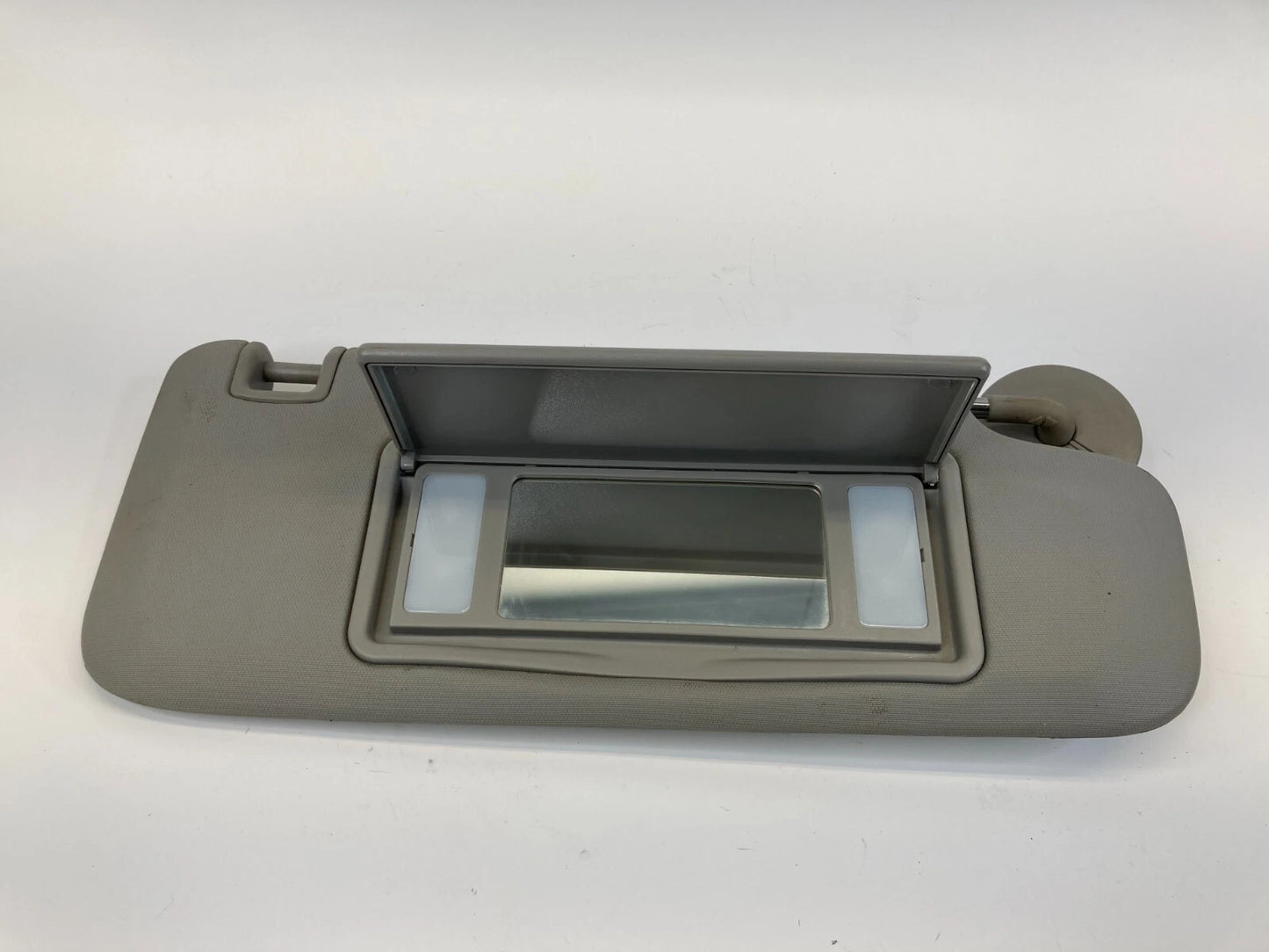 2011-2017 BUICK REGAL RIGHT PASSENGER SUNVISOR SUN VISOR SHADE W/ ILLUMINATED