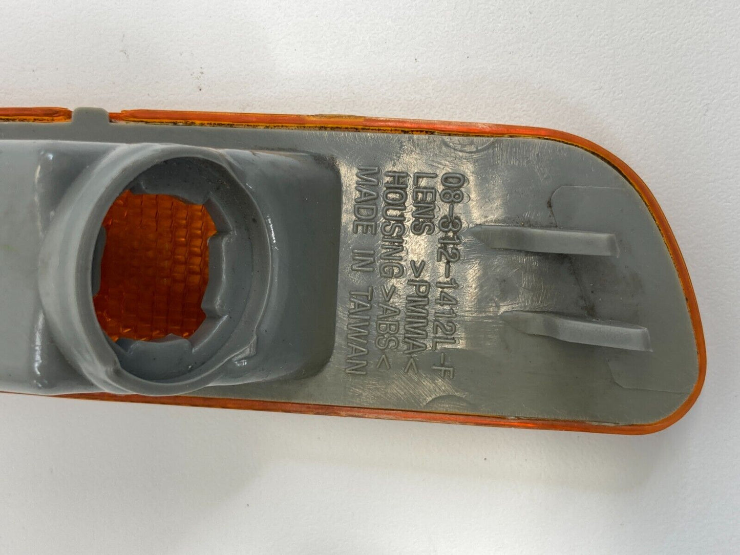 1999 00 01 02 2003 Lexus RX300 Front Bumper Marker Light Lamp OEM