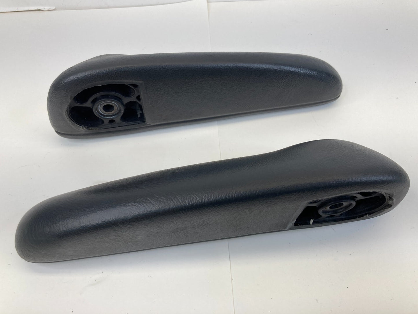 03-05 Chrysler PT Cruiser Front Left & Right Side Seat Armrest Arm Rest Pair OEM