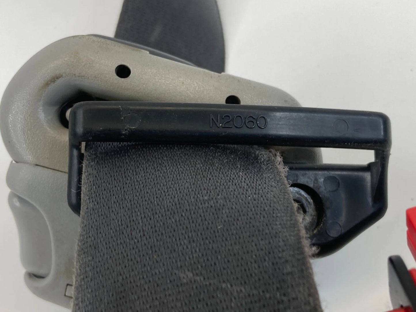 2003 2004 MITSUBISHI MONTERO SPORT FRONT LEFT DRIVER SEAT BELT RETRACTOR OEM