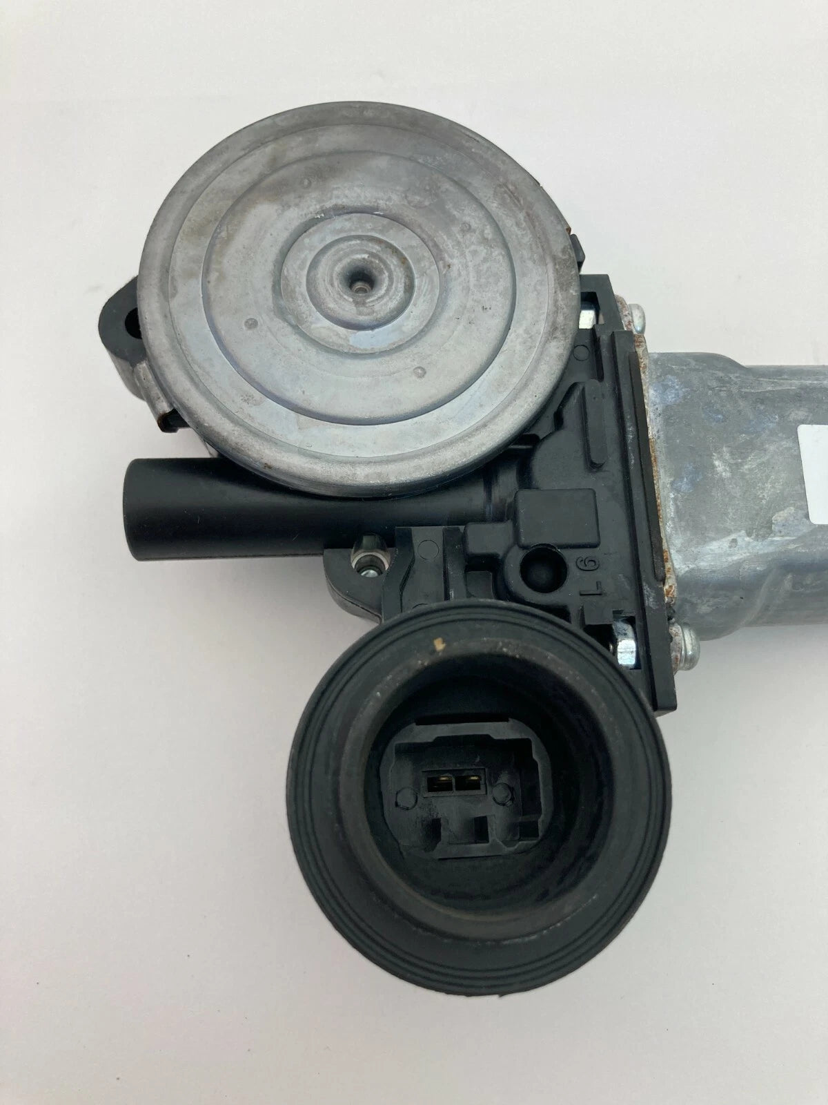 2003-2008 TOYOTA MATRIX FRONT RIGHT PASSENGER SIDE DOOR WINDOW MOTOR 85720AA050