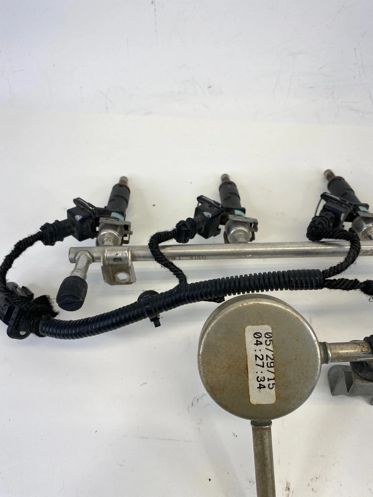 12-18 CHEVY SONIC 11-15 CRUZE 1.8L ENGINE FUEL INJECTION RAIL W/ INJECTORS ASSY
