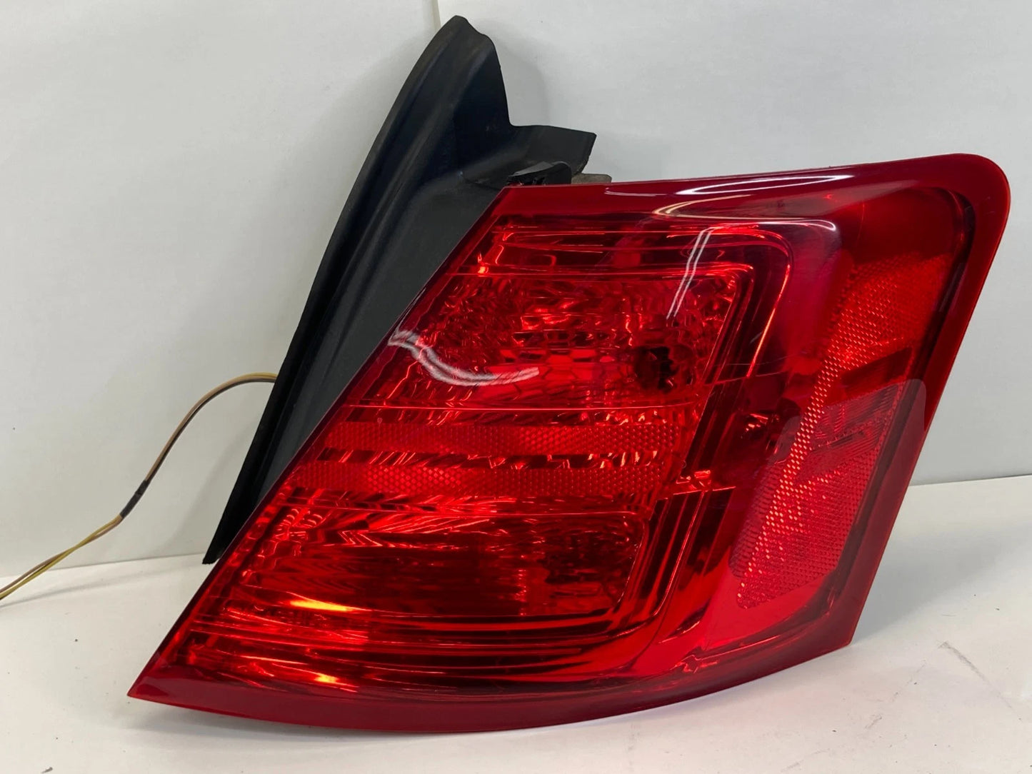 13-19 Ford Police Interceptor Sedan Right Outer Taillight Tail Light Lamp OEM