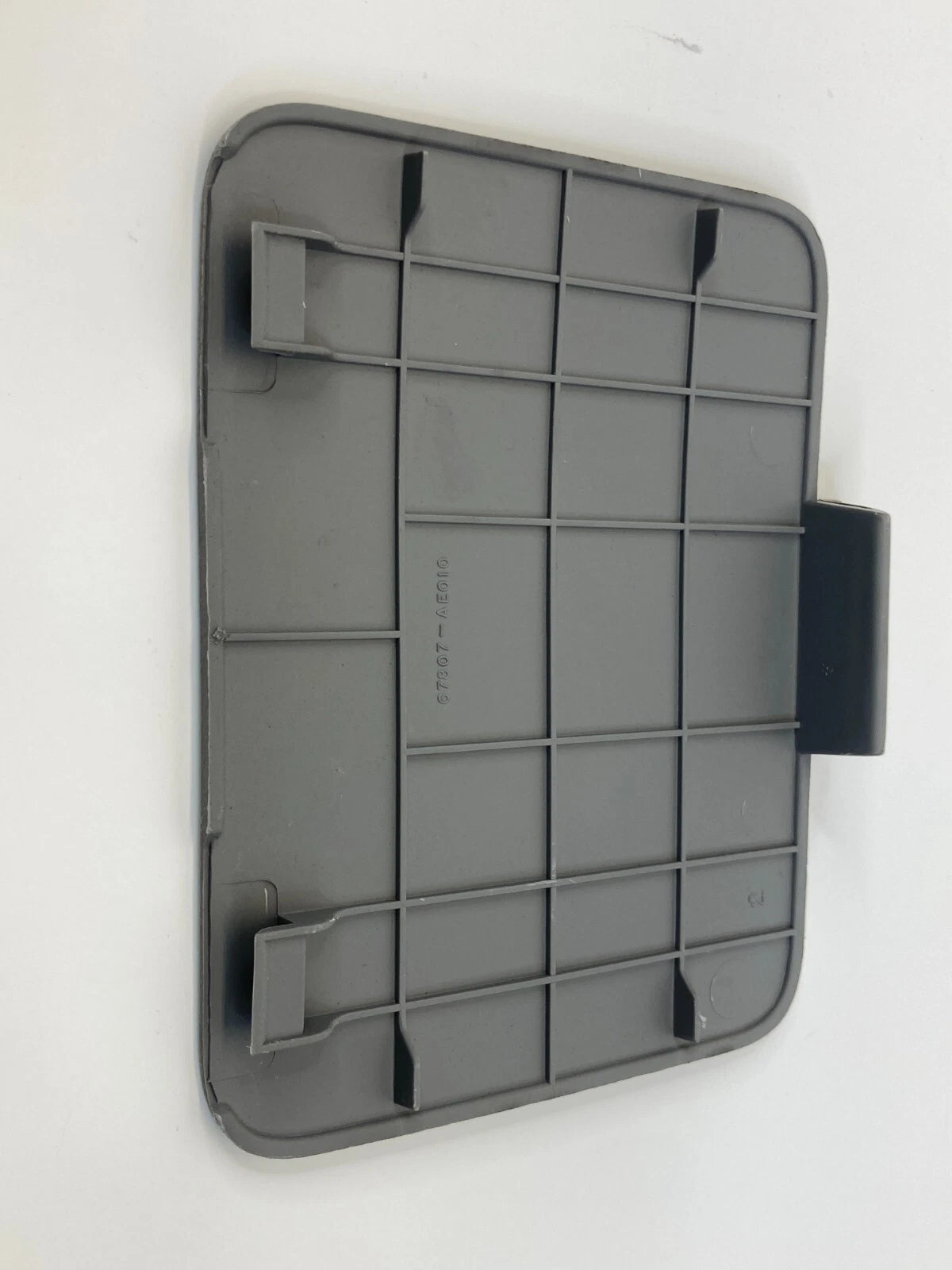 2004-2010 TOYOTA SIENNA LIFTGATE ACCESS PANEL COVER CAP TRIM 67807-AE010 OEM