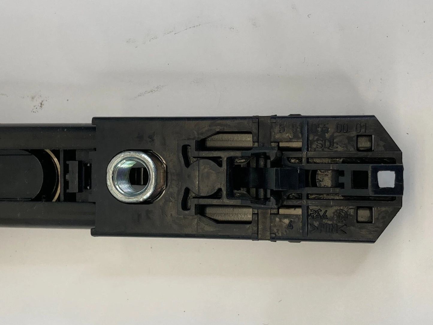 2006-2010 VOLKSWAGEN JETTA FRONT RIGHT PASSENGER SIDE SEAT BELT ADJUSTER HEIGHT