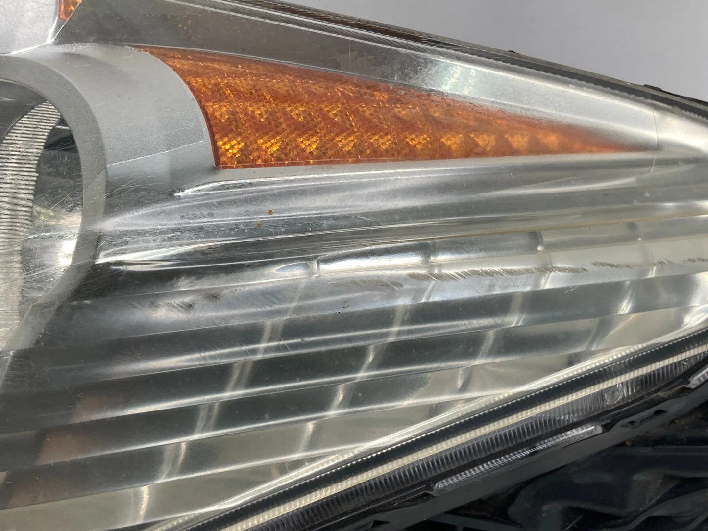 2009-2012 CHEVROLET TRAVERSE RIGHT PASSENGER SIDE HEADLIGHT HEADLAMP 20840410