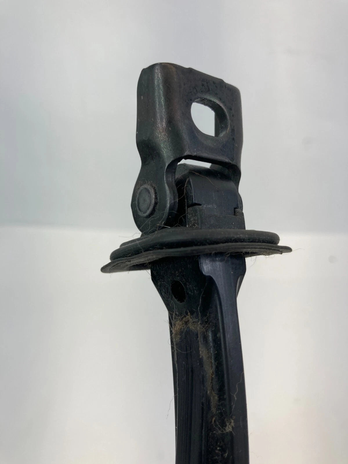 2009-2017 VOLKSWAGEN TIGUAN REAR RIGHT SIDE STOPPER DETENT ARM HINGE CHECKER OEM