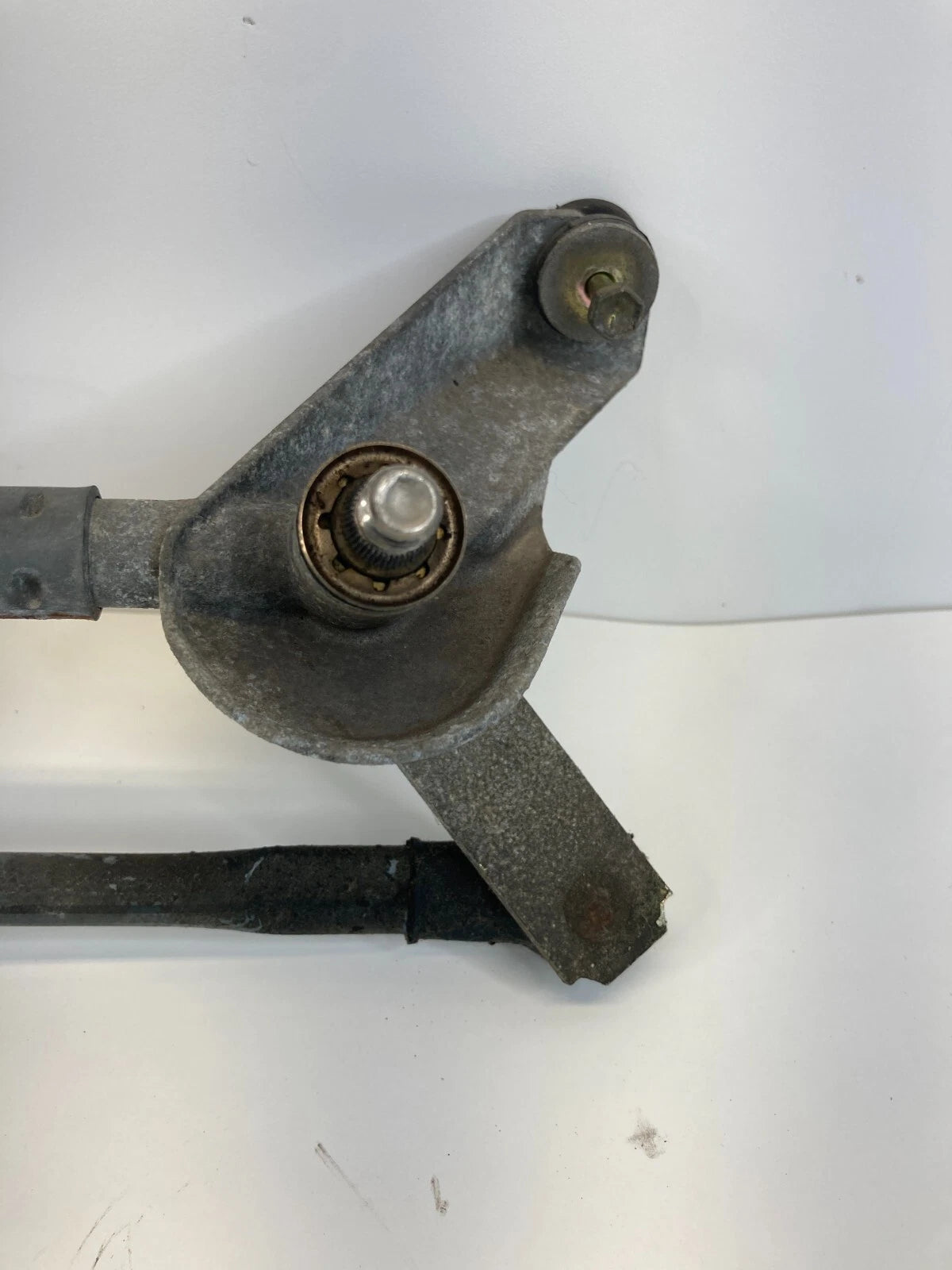 2001-2005 TOYOTA RAV4 FRONT WIPER MOTOR & LINKAGE MECHANISM 85110-42130 OEM