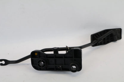 2006-2011 HYUDAI ACCENT 1.6L GAS PEDAL ACCELERATOR FUEL PUSH BRACKET ASSY OEM