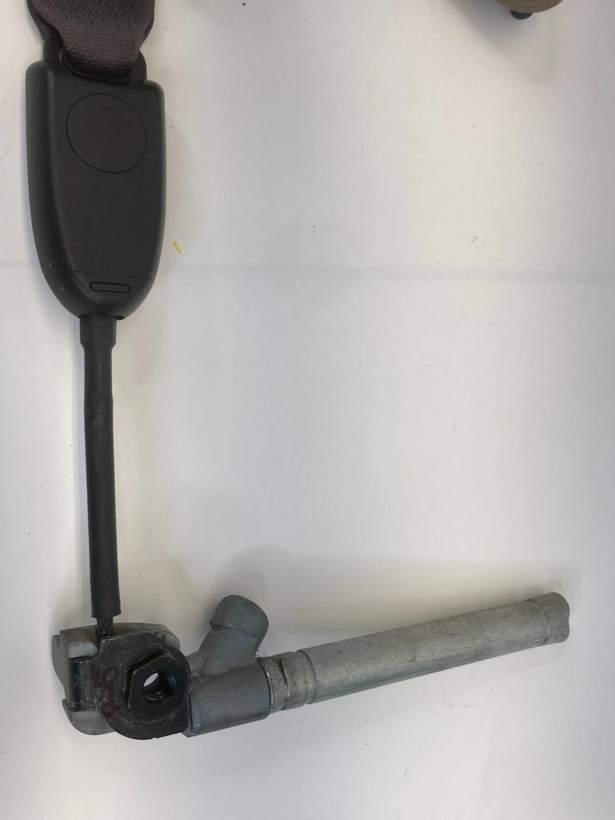 11 12 CHEVROLET MALIBU FRONT RIGHT PASSENGER SEAT BELT RETRACTOR 616732400D OEM