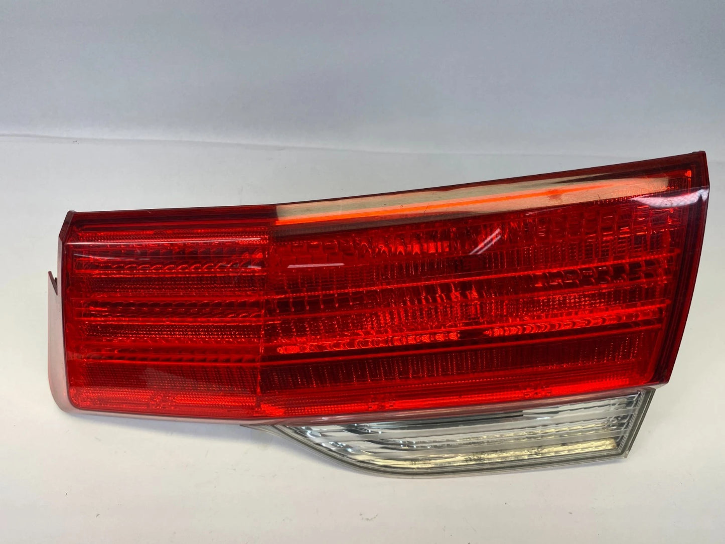 2008-2010 HONDA ODYSSEY RIGHT PASSENGER SIDE INNER TRUNK GATE TAIL LIGHT OEM