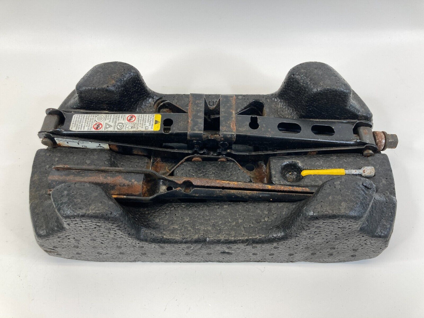 04-07 Pontiac Grand Prix Emergency Spare Tire Jack & Tool Lug Wrench 22722565