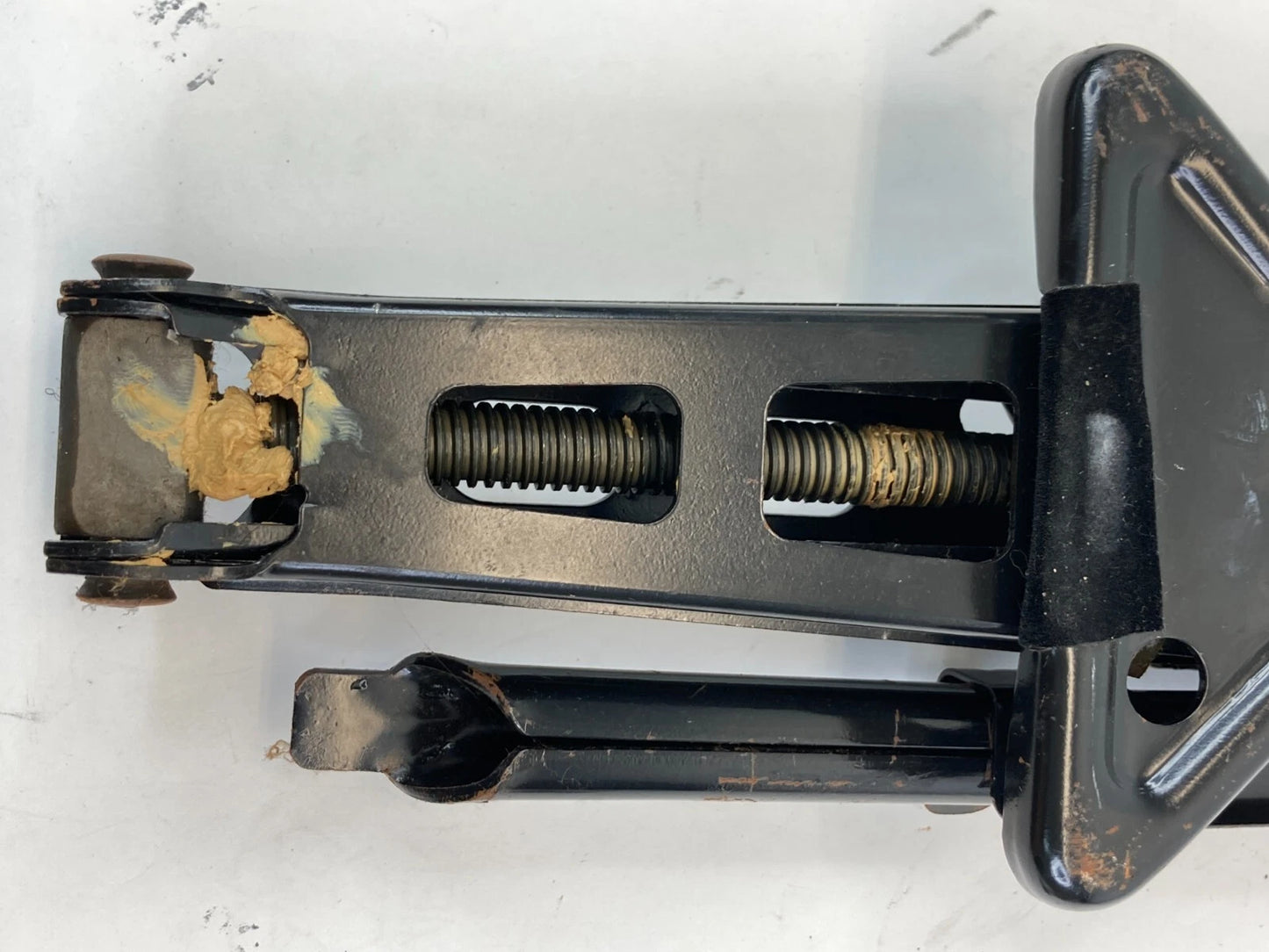 2001-2005 PONTIAC AZTEK EMERGENCY SPARE TIRE JACK TOOL KIT OEM