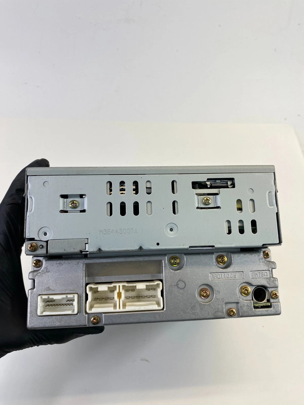 03 04 Nissan Xterra SE Radio Stereo 6 Disc CD Player Receiver 28185-7Z900 OEM