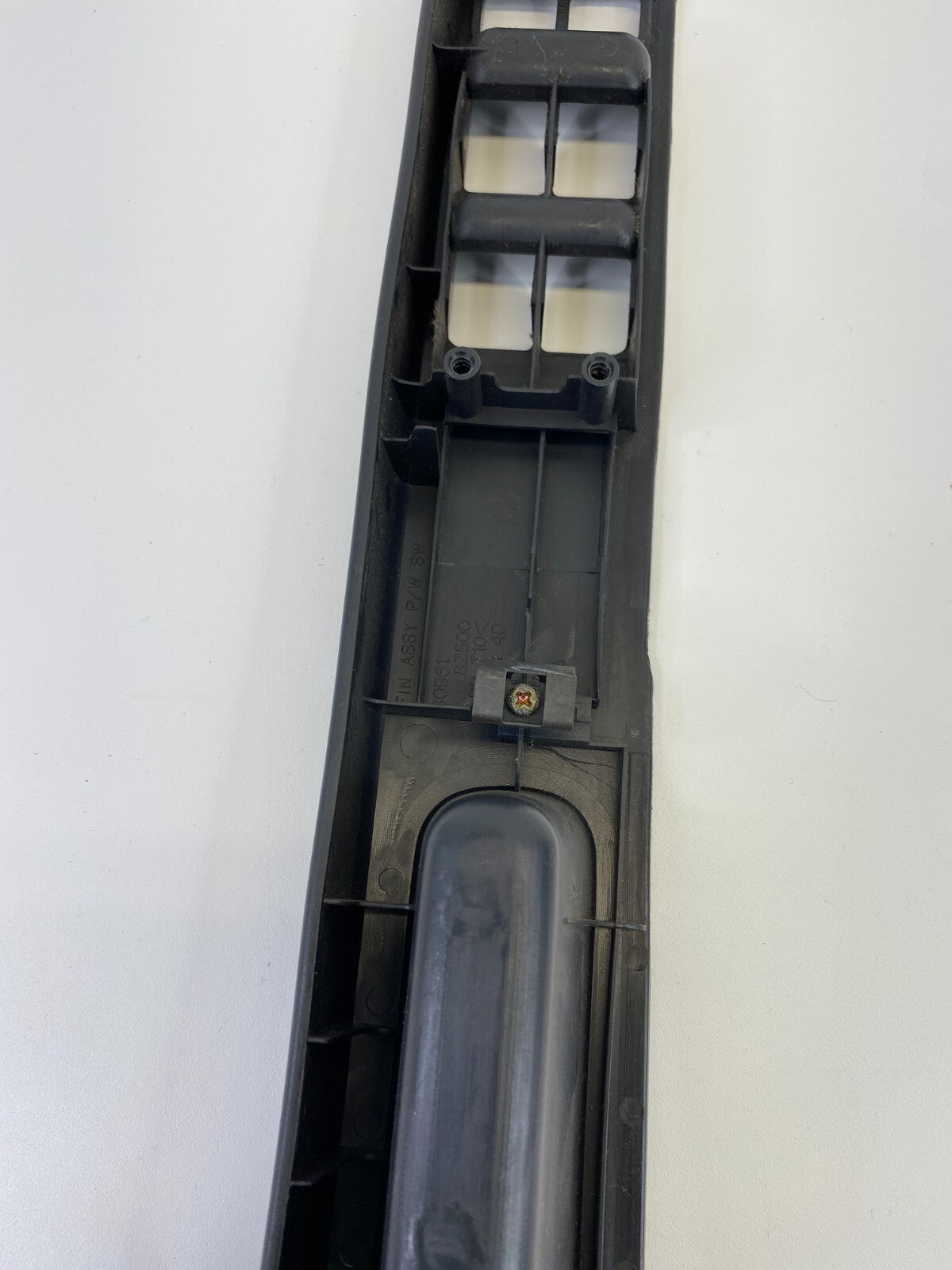 02-04 Nissan Xterra Front Left Door Master Window Switch Cover Bezel 80961-8Z500