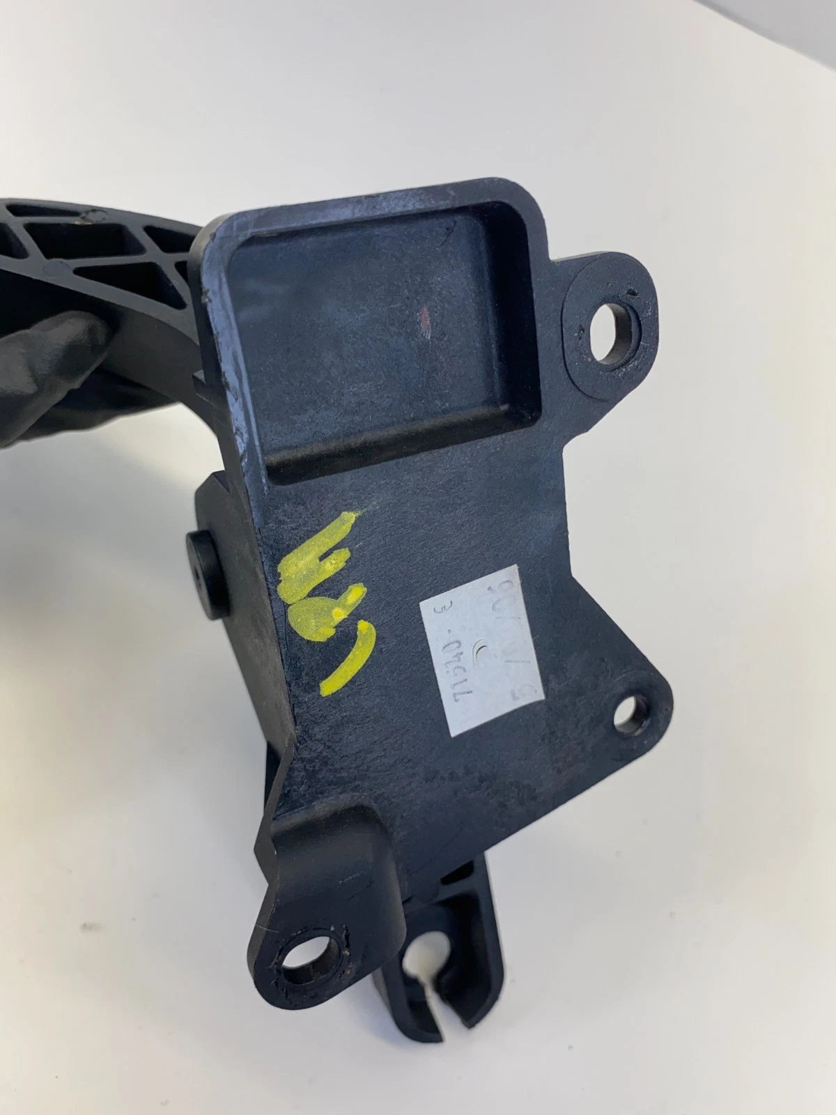 2000-2007 FORD FOCUS ACCELERATOR GAS PEDAL ASSEMBLY OEM 98AB-9P732-AF
