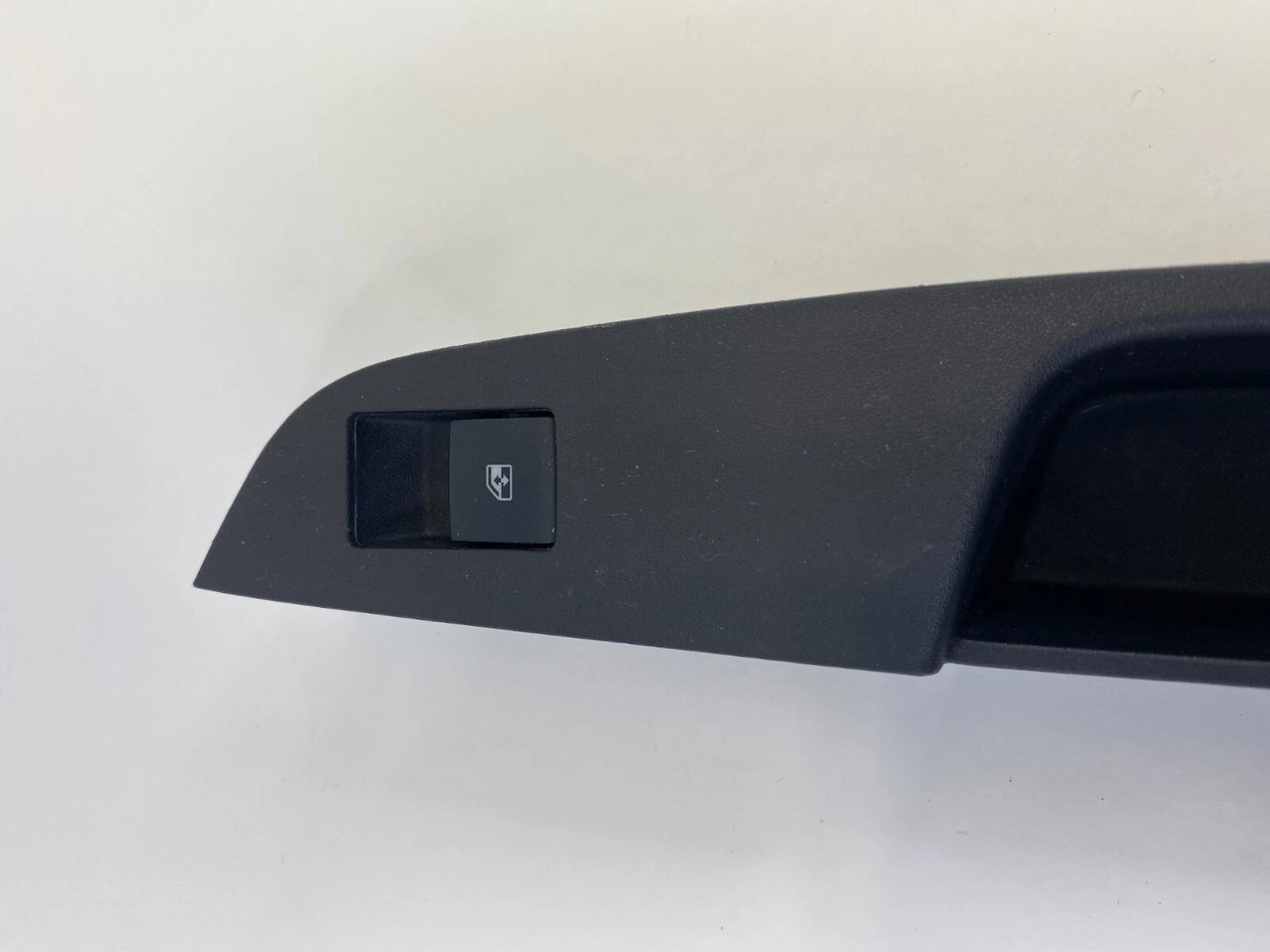 2010-2017 CHEVROLET EQUINOX REAR LEFT DOOR WINDOW CONTROL SWITCH BEZEL 20933566