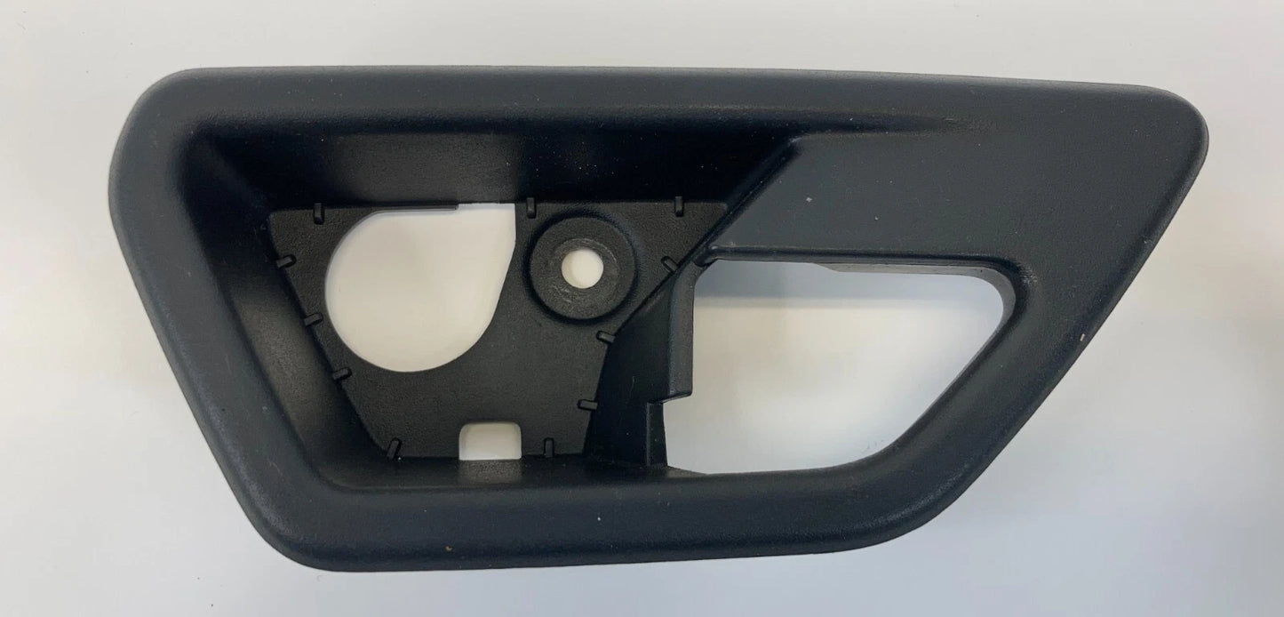 2009 2010 DODGE JOURNEY FRONT RIGHT INTERIOR DOOR HANDLE BEZEL TRIM 100000254
