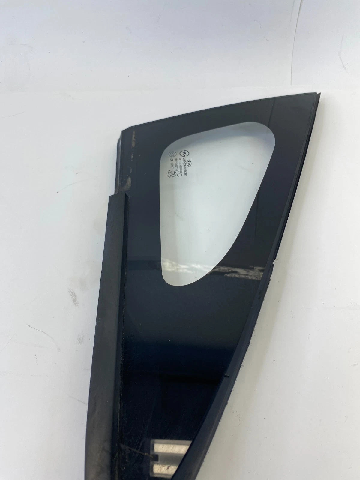 12-17 KIA RIO RIGHT FRONT WINDSHIELD PILLAR VENT GLASS WINDOW PASSENGER RH OEM