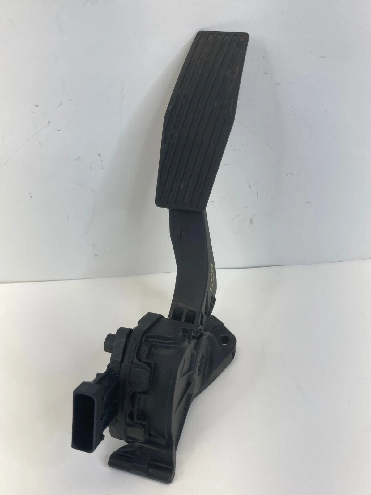 2011-2015 CHEVROLET CRUZE ACCELERATOR GAS PEDAL W/ POSITION SENSOR 13252702 OEM
