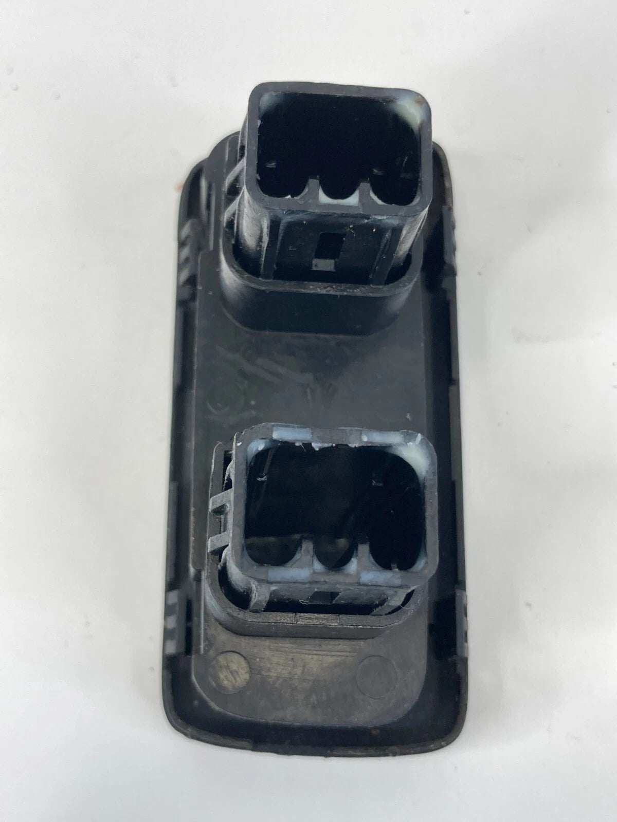 2005-2010 KIA SPORTAGE CENTER CONSOLE BLANK SWITCH COVER BEZEL TRIM OEM