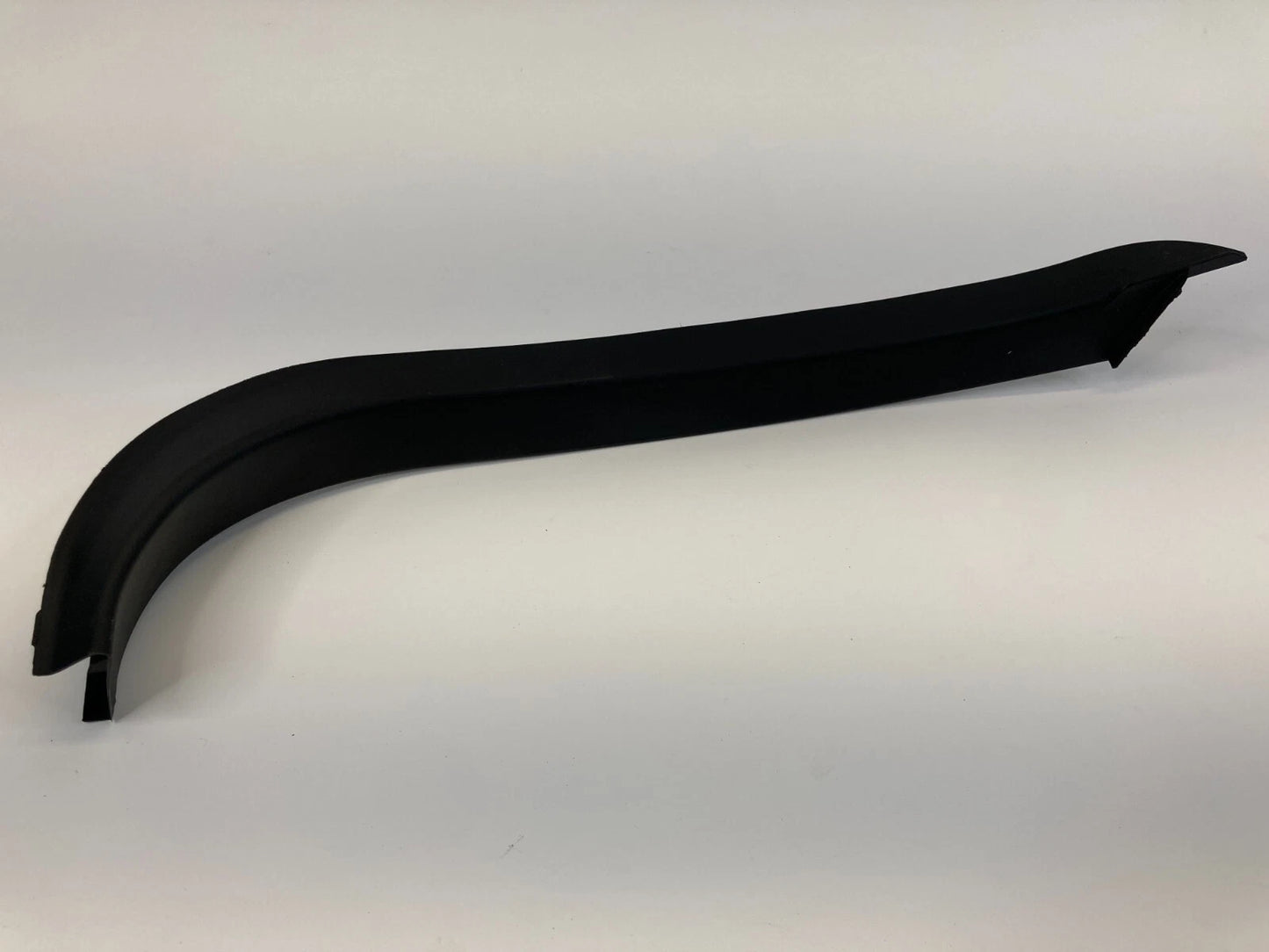 2012-2018 FORD FOCUS REAR LEFT DOOR WINDOW TRIM BEZEL TRIM BM51-A247B57-AEW OEM