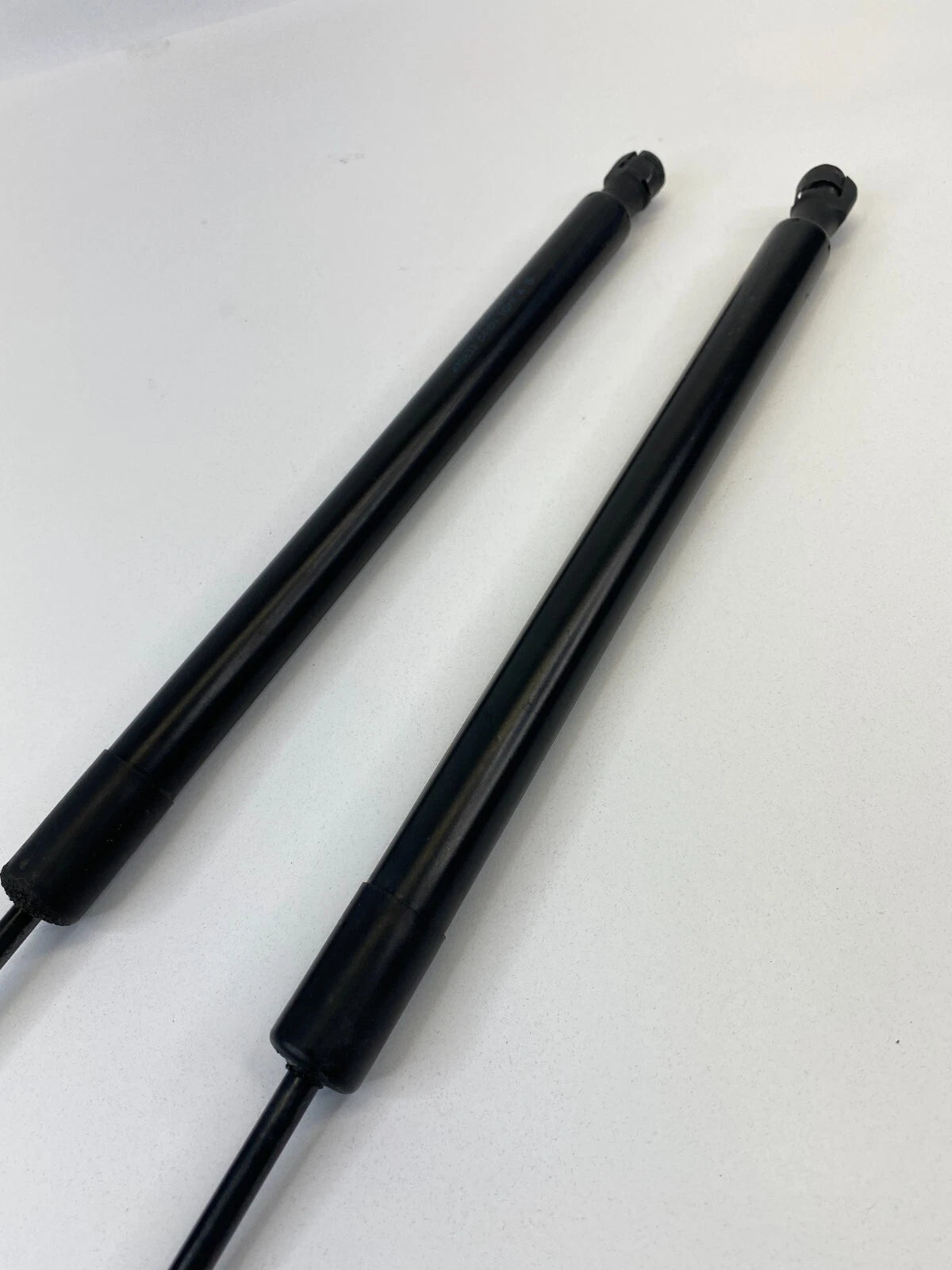 2012-2018 FORD FOCUS HATCH REAR TRUNK LIFT LEFT RIGHT STRUT SUPPORT SHOCK SET