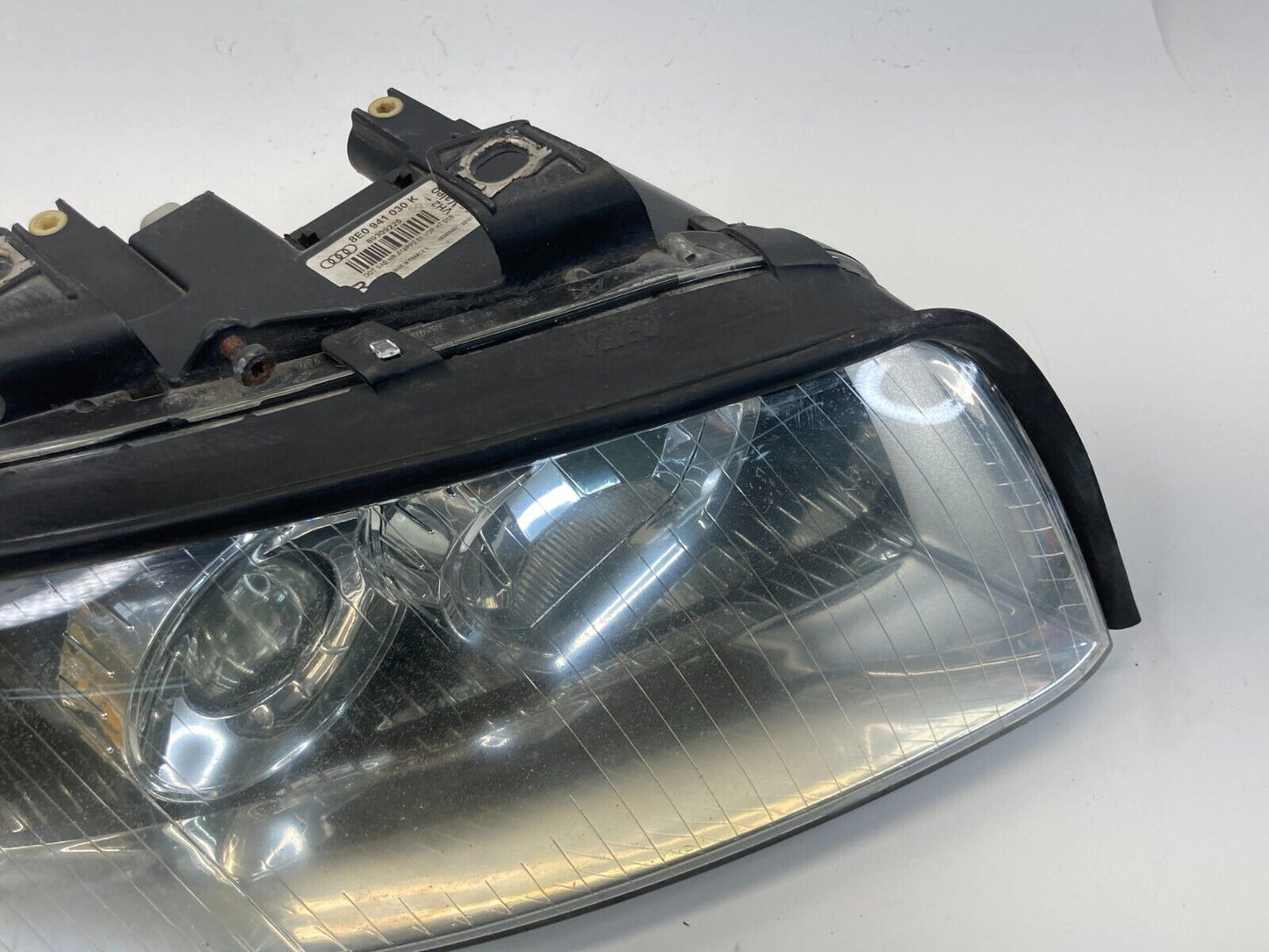 2002-2005 Audi A4 Front Right Passenger Headlight Headlamp 8E0-941-030-K OEM