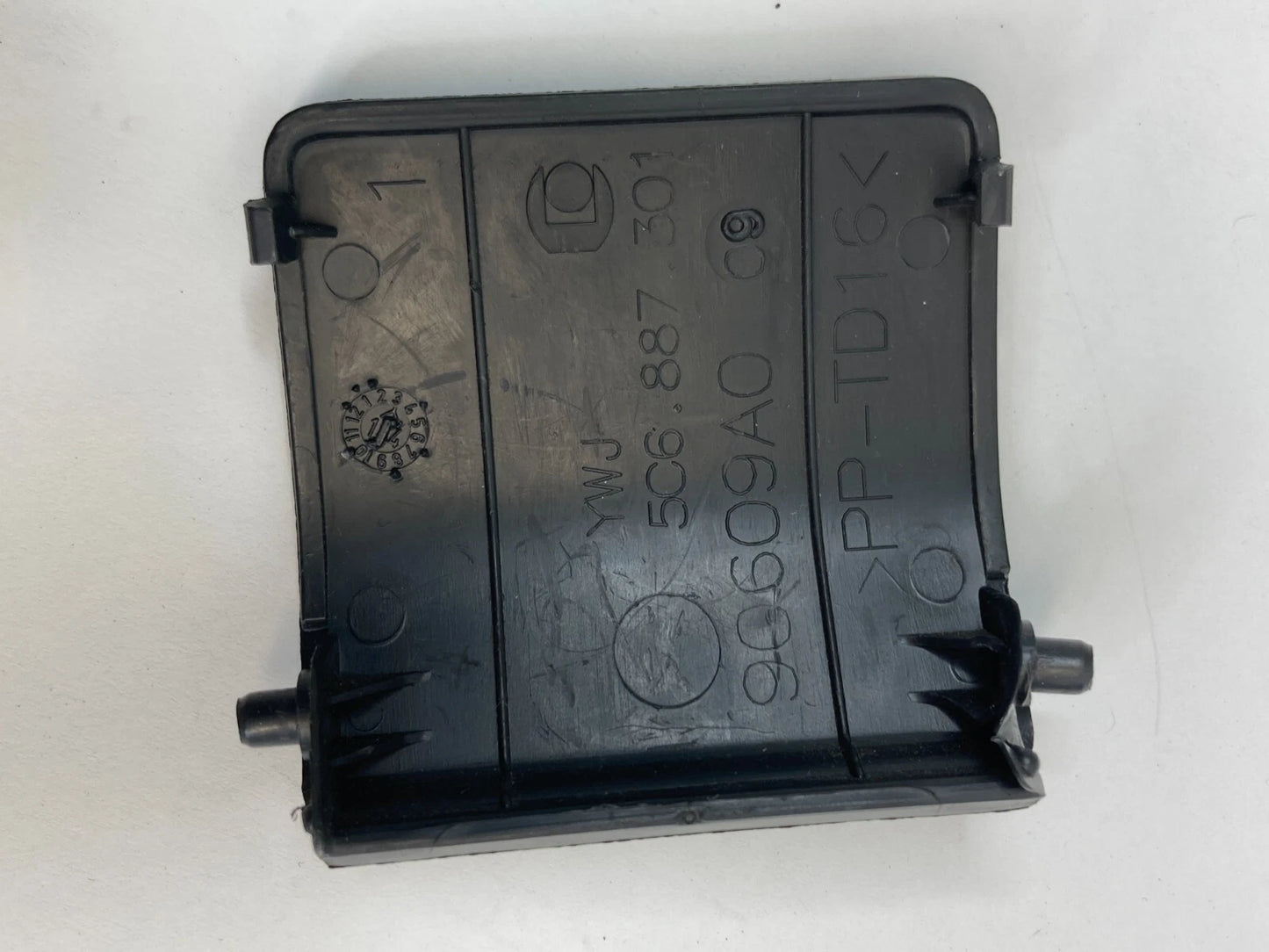 2005-2014 VOLKSWAGEN JETTA REAR SEAT CHILD RESTRAINT ANCHOR PLATE CAP 5C6887301