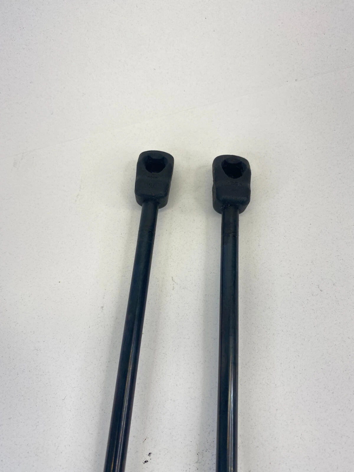 2003 2004 TOYOTA MATRIX REAR TRUNK BACK LIFT CYLINDER SUPPORT SET 68930-02010