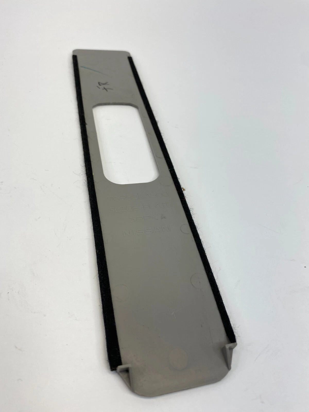 2005-2015 NISSAN XTERRA RIGHT SIDE UPPER CENTER PILLAR TRIM PANEL 76985EA500 OEM