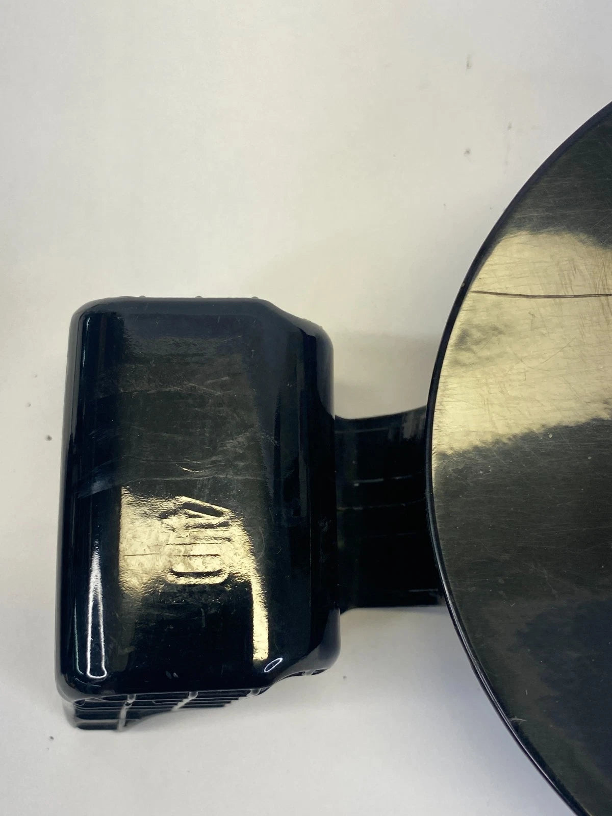 2011-2015 HYUNDAI ELANTRA SEDAN FUEL FILLER DOOR GAS LID COVER OEM