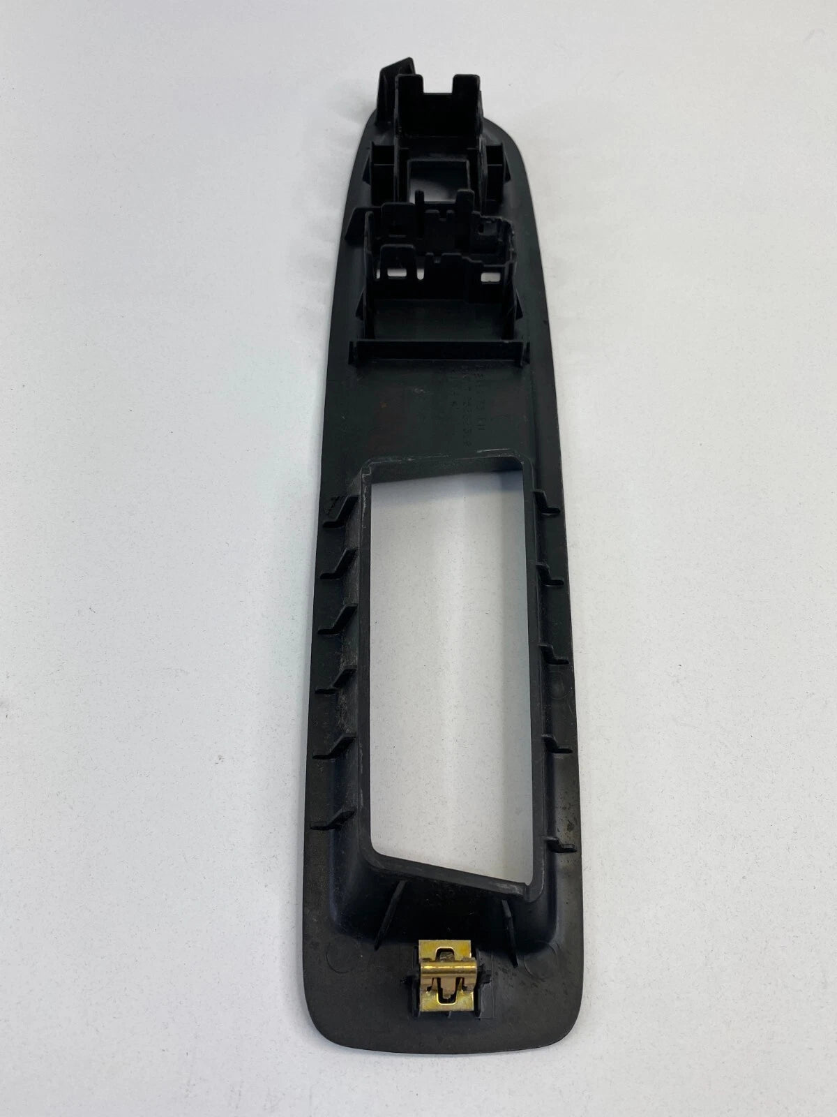 2009-2012 CHEVROLET TRAVERSE FRONT RIGHT SIDE WINDOW SWITCH BEZEL TRIM ONLY OEM