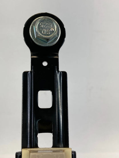2011-2016 HYUNDAI ELANTRA FRONT RIGHT PASSENGER SIDE SEAT BELT HEIGHT ADJUSTER