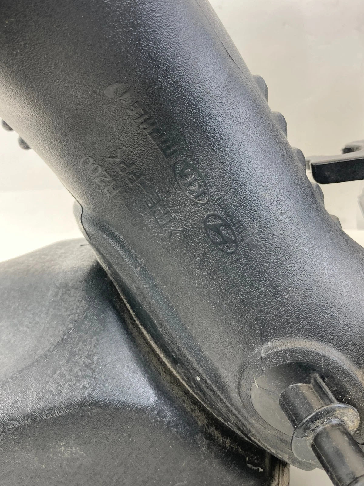 2011-2015 HYUNDAI SONATA 2.4L AIR CLEANER FILTER BOX ASSEMBLY W HOSE