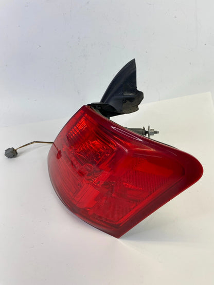 2013-2019 FORD TAURUS INTERCEPTOR SEDAN RIGHT SIDE OUTER TAILLIGHT LAMP ASSY OEM