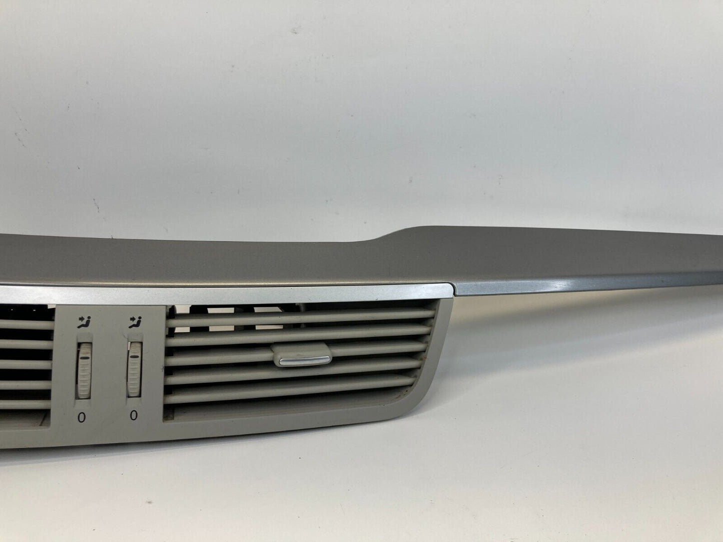 2009-2014 Volkswagen Routan Center Dash A/C Air Vent Grille Trim Molding Panel