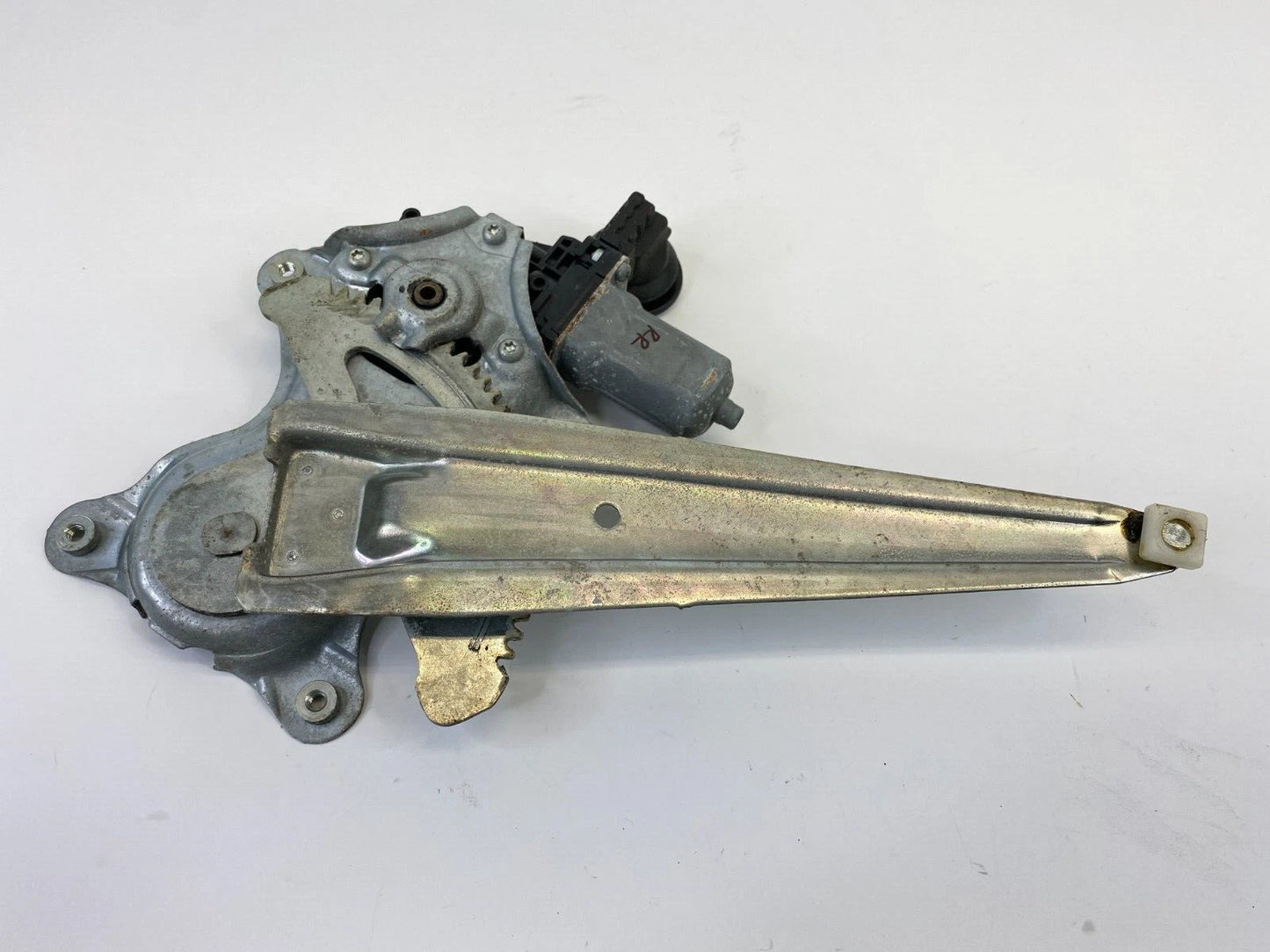 09-19 TOYOTA COROLLA REAR RIGHT SIDE DOOR WINDOW MOTOR REGULATOR 85720AE010 OEM