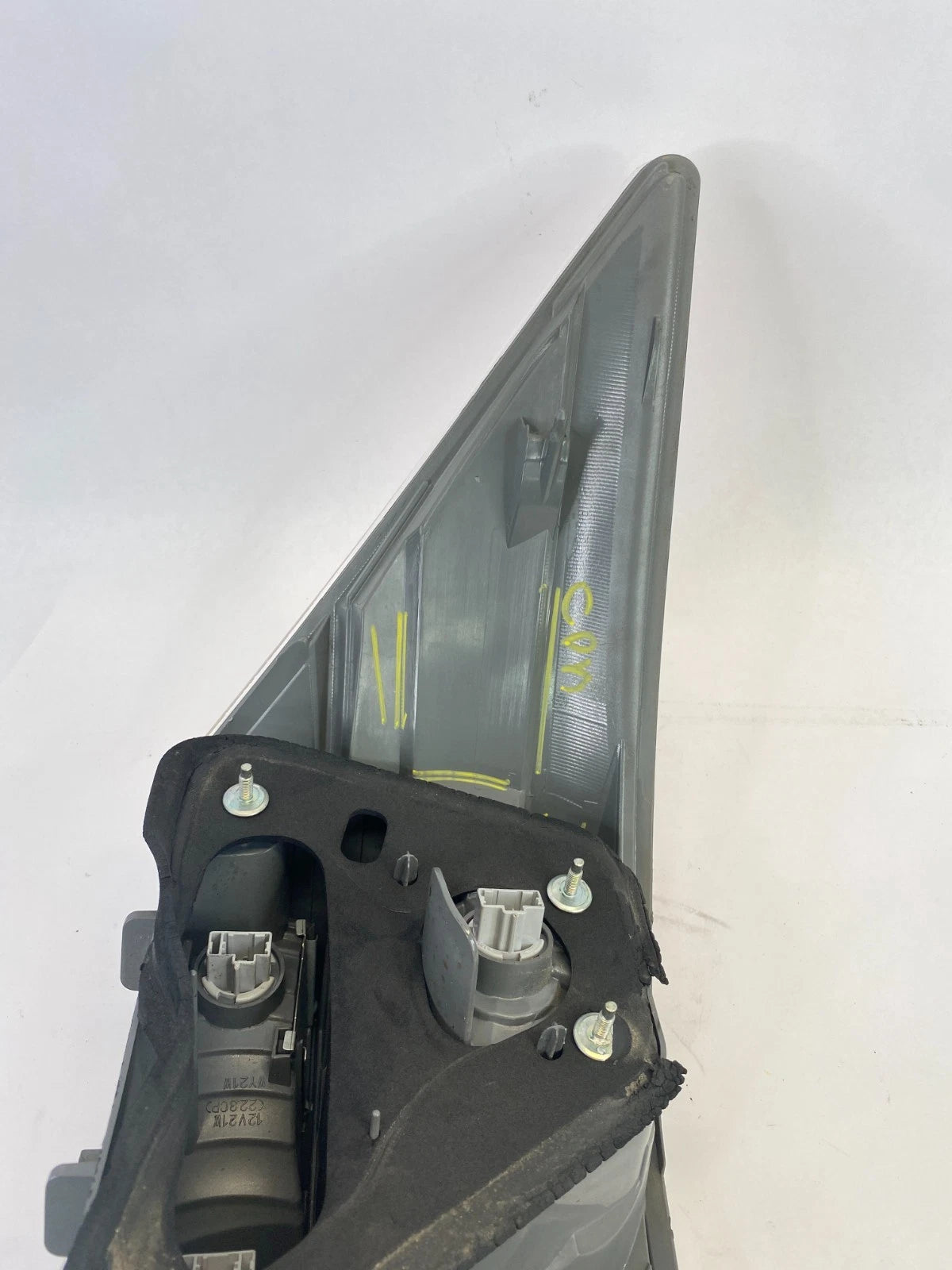 2008-2012 HONDA ACCORD SEDAN RIGHT PASSENGER TAIL LIGHT TAILLIGHT TAIL LAMP OEM