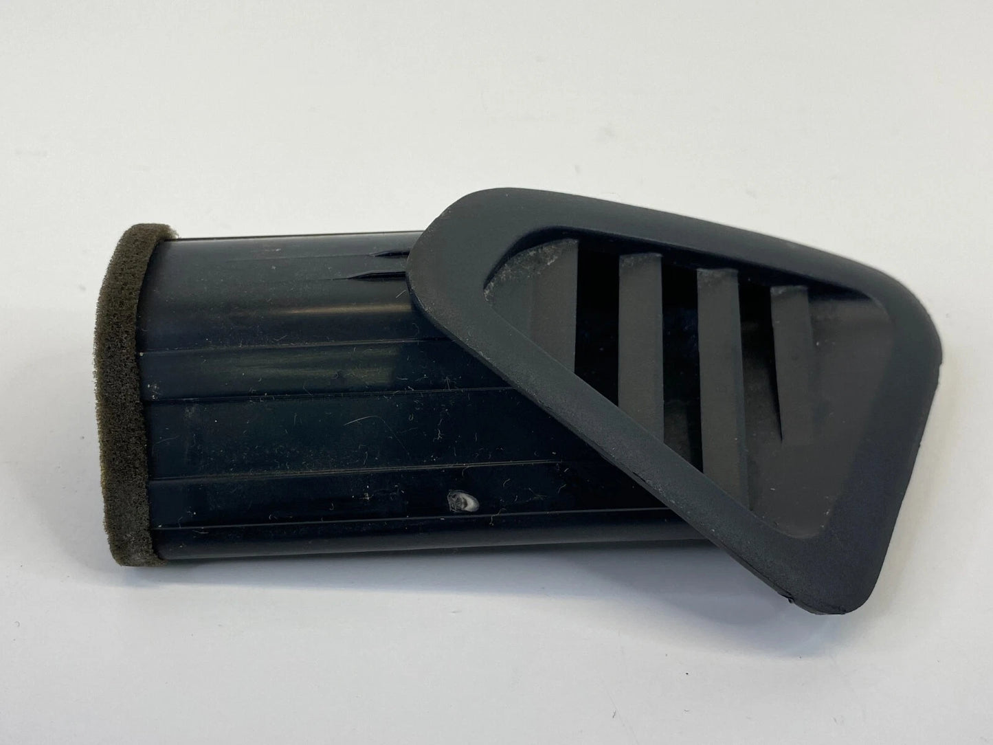 2003-2007 NISSAN MURANO RIGHT SIDE DASH AC AIR VENT DEFROSTER GRILLE 68740-CA00